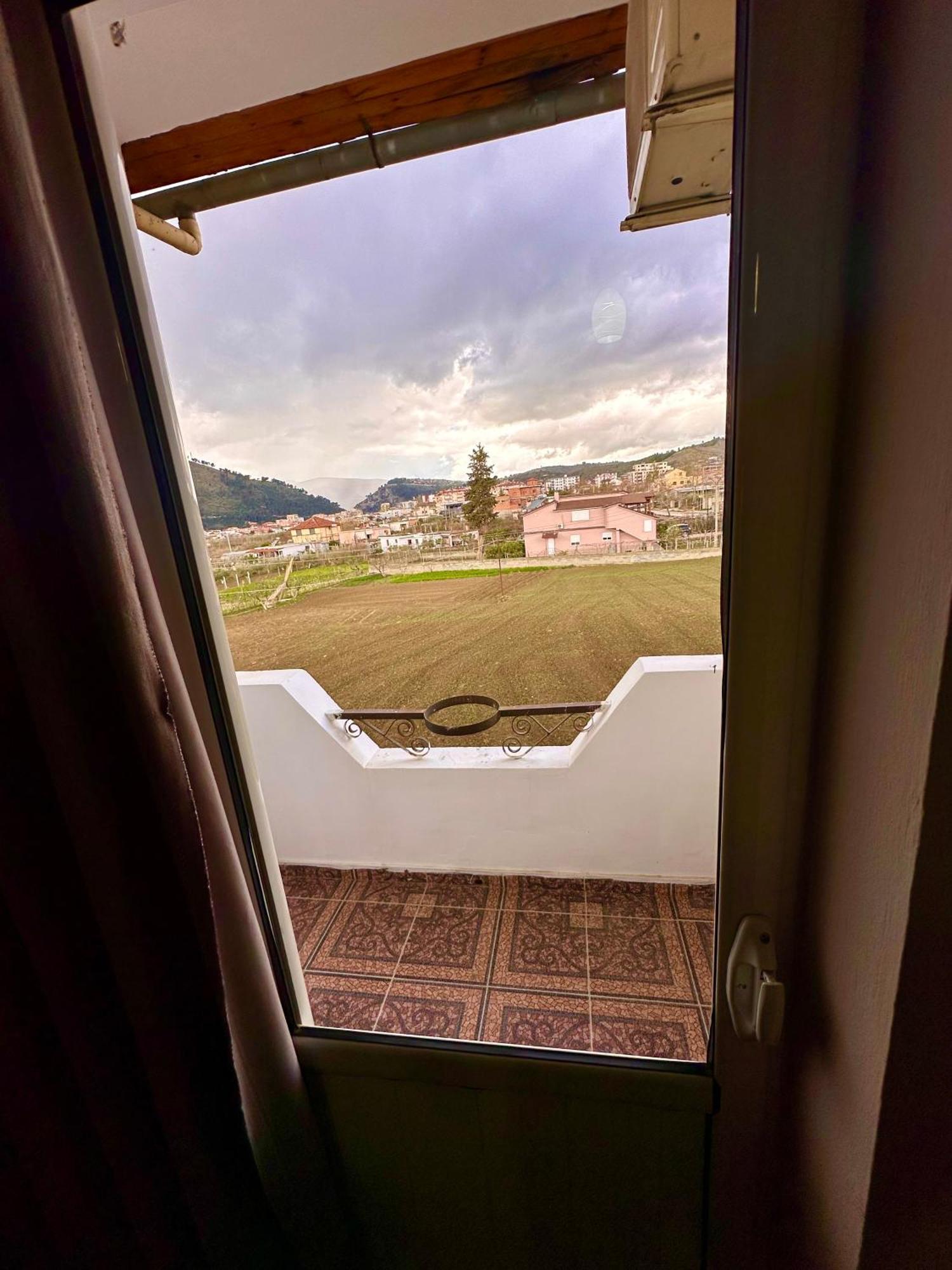 Hotel Belind Berat Bagian luar foto